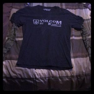 Medium sized men’s long sleeve Volcom shirt